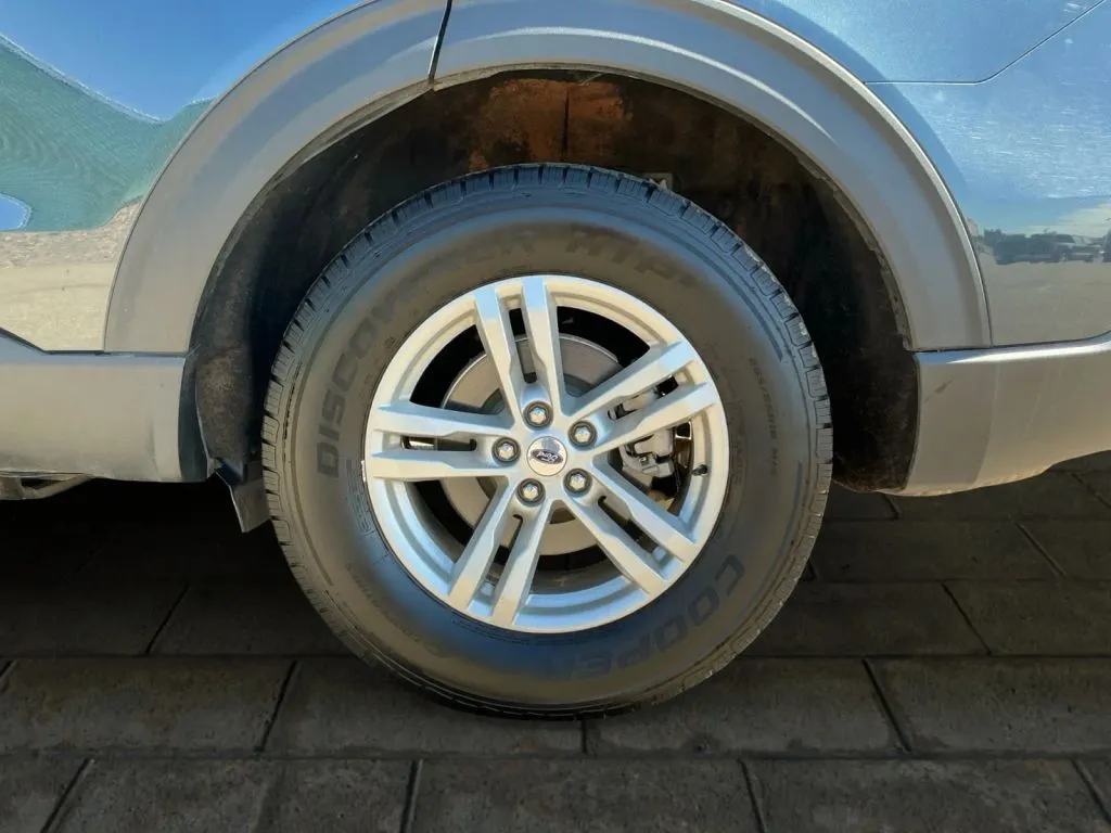 Ford Explorer photo 18