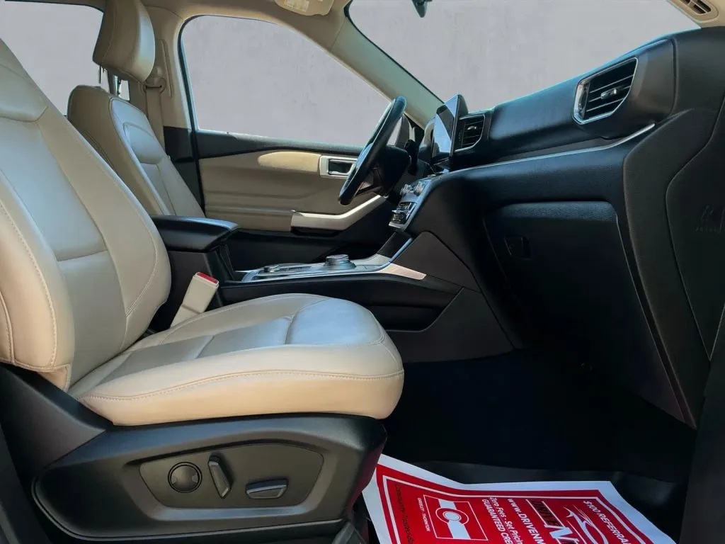 Ford Explorer photo 23