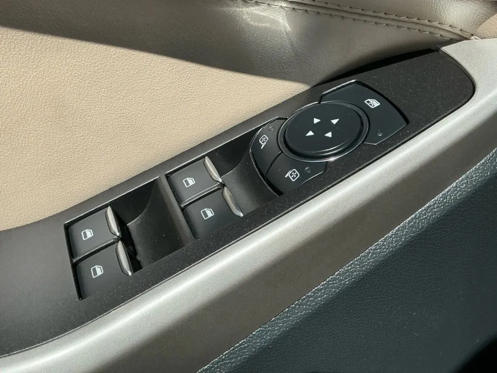 Ford Explorer photo 10