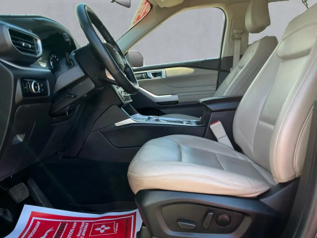 Ford Explorer photo 11