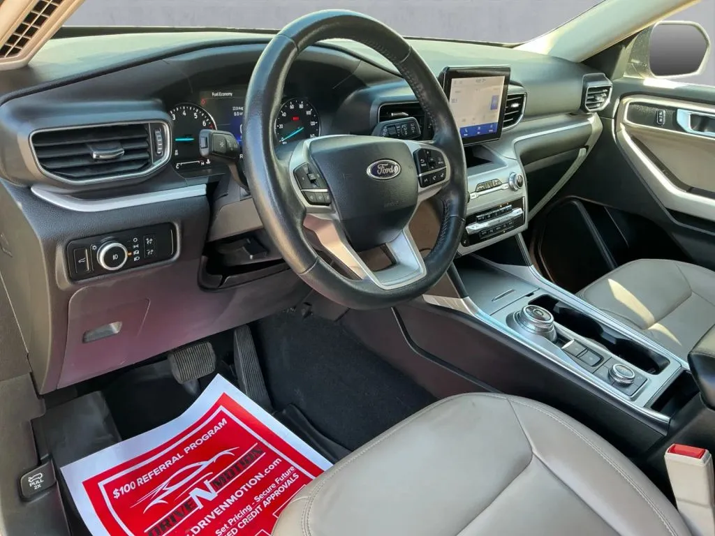 Ford Explorer photo 12