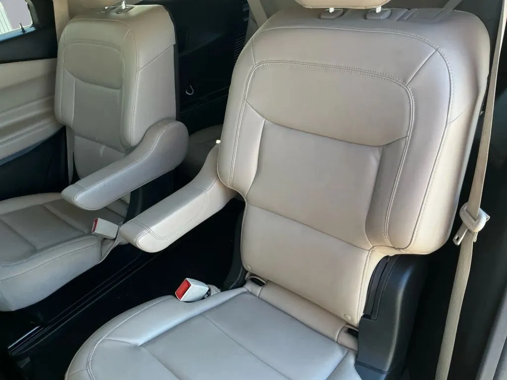 Ford Explorer photo 14