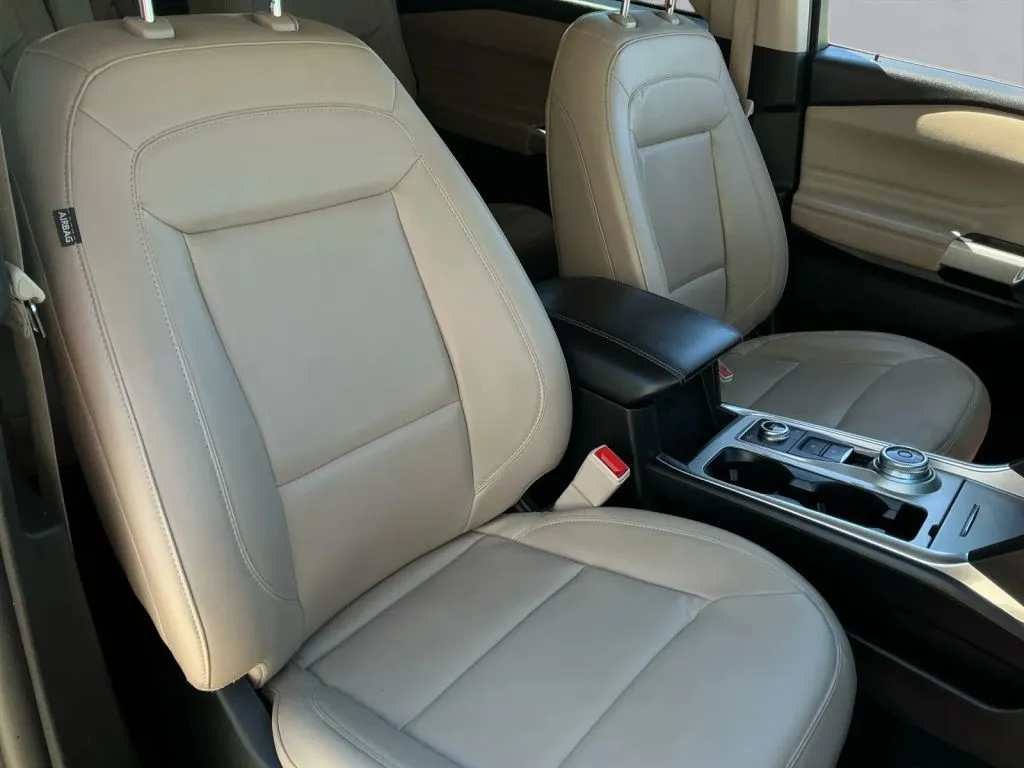 Ford Explorer photo 24