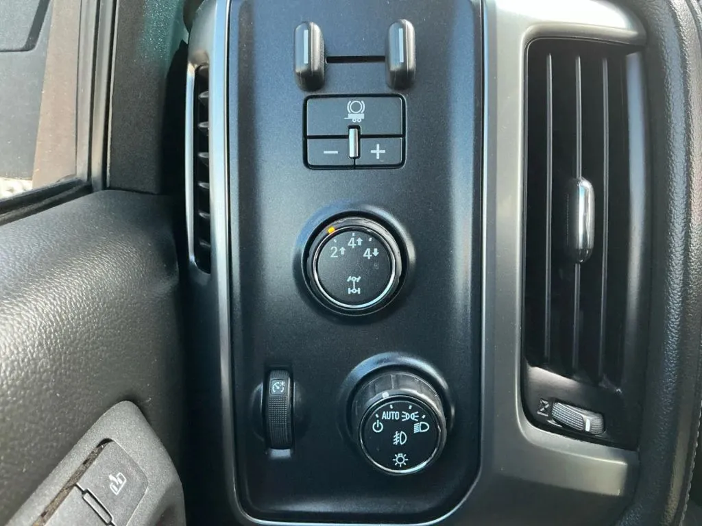 Chevrolet Silverado photo 33