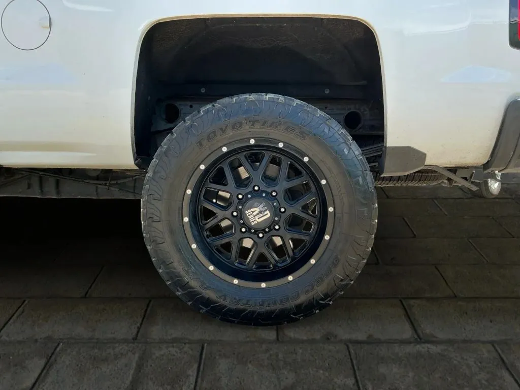 Chevrolet Silverado photo 17