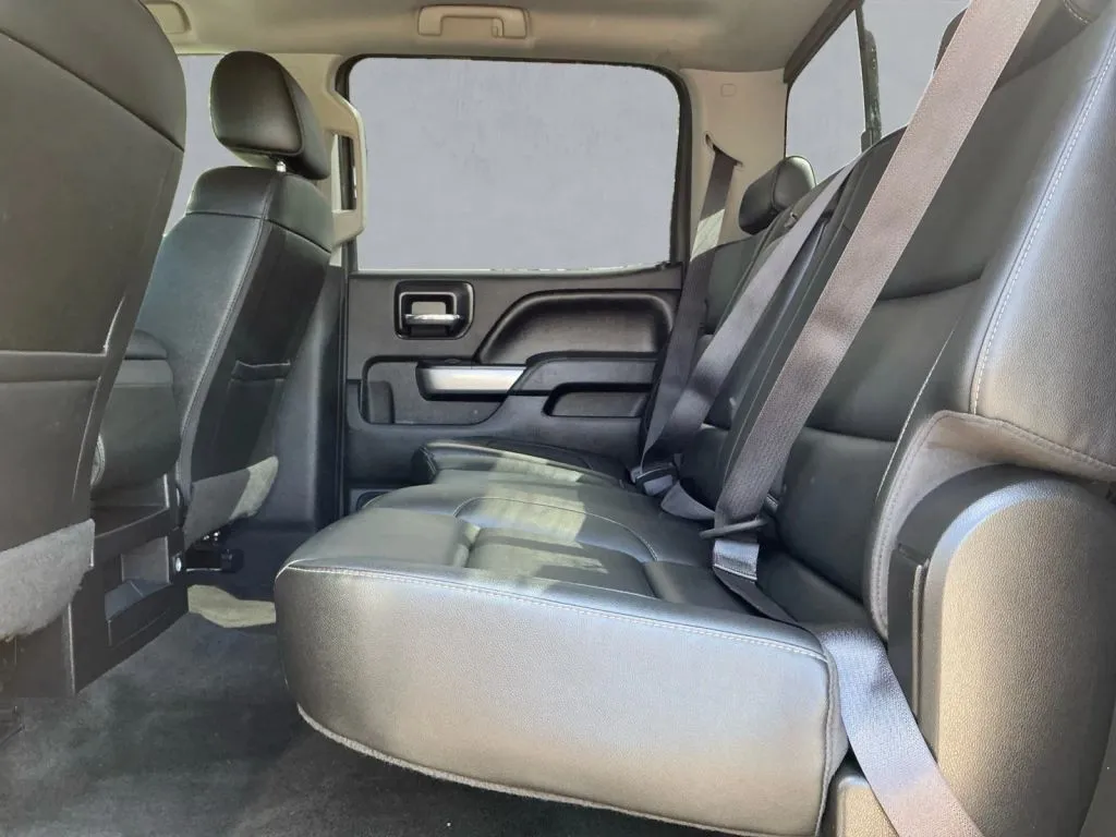 Chevrolet Silverado photo 14