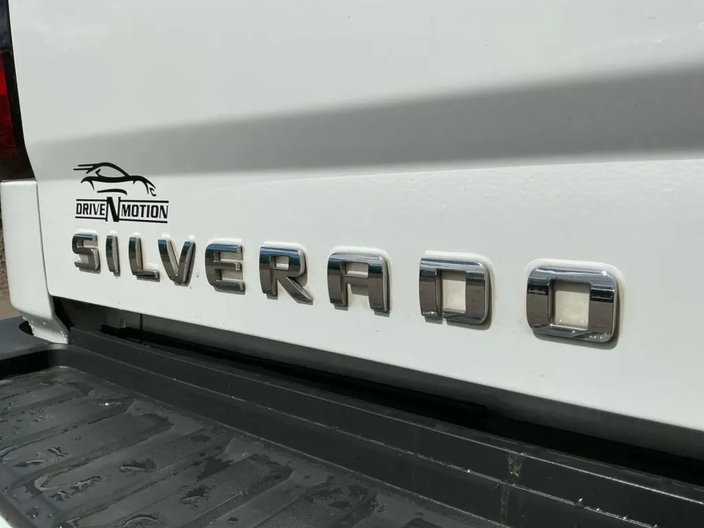 Chevrolet Silverado photo 18