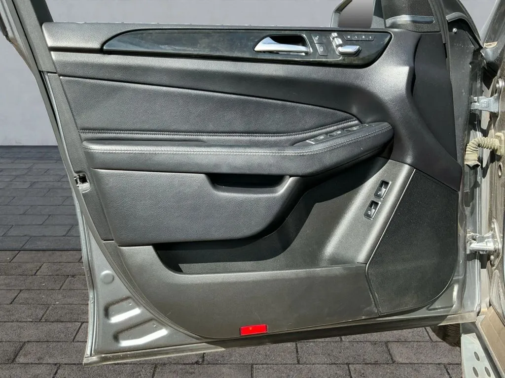 Mercedes-Benz GLS photo 10