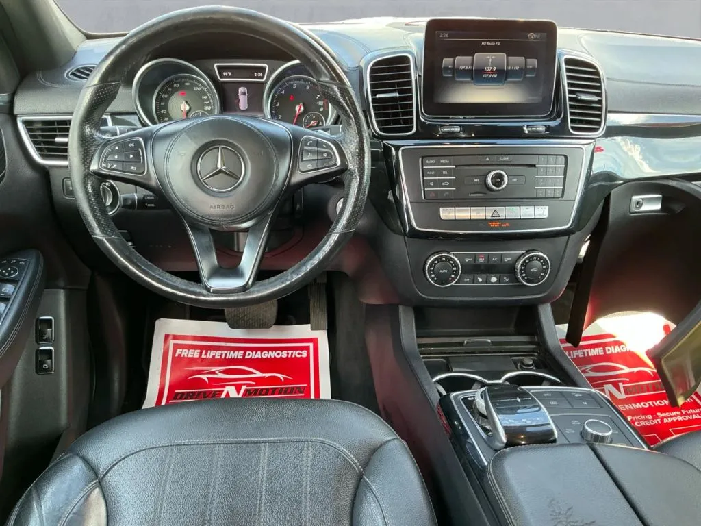 Mercedes-Benz GLS photo 16