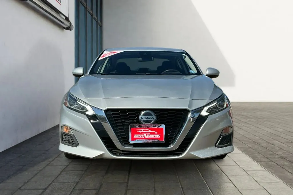 Nissan Altima photo 7