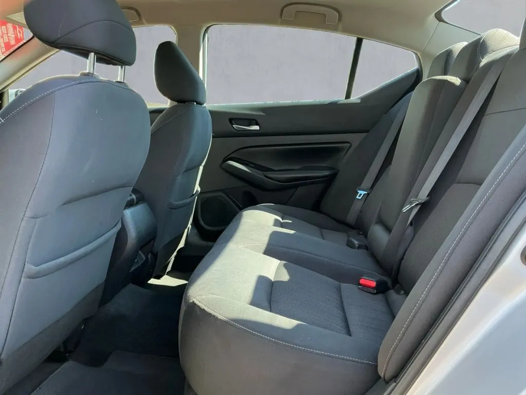 Nissan Altima photo 13