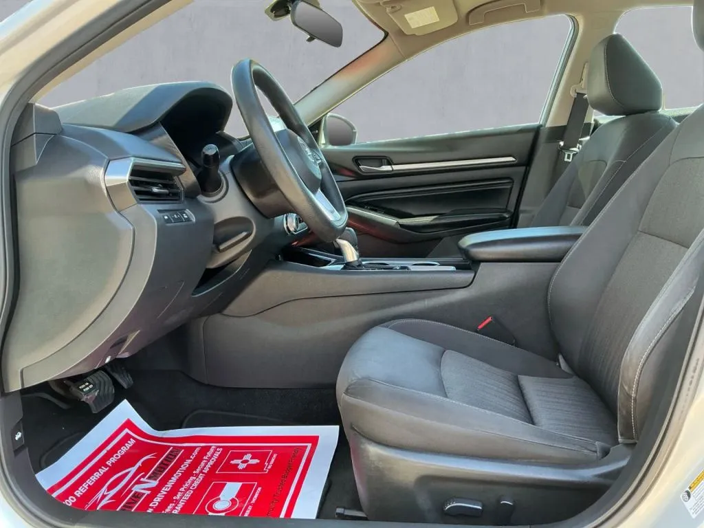 Nissan Altima photo 11