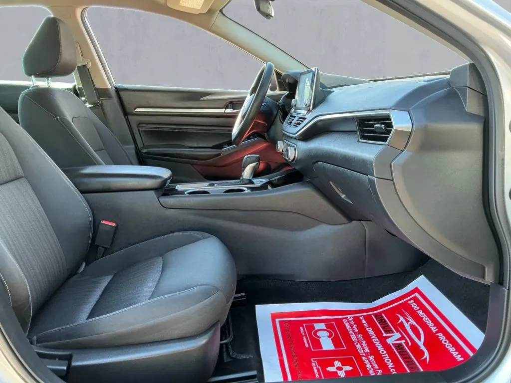 Nissan Altima photo 21