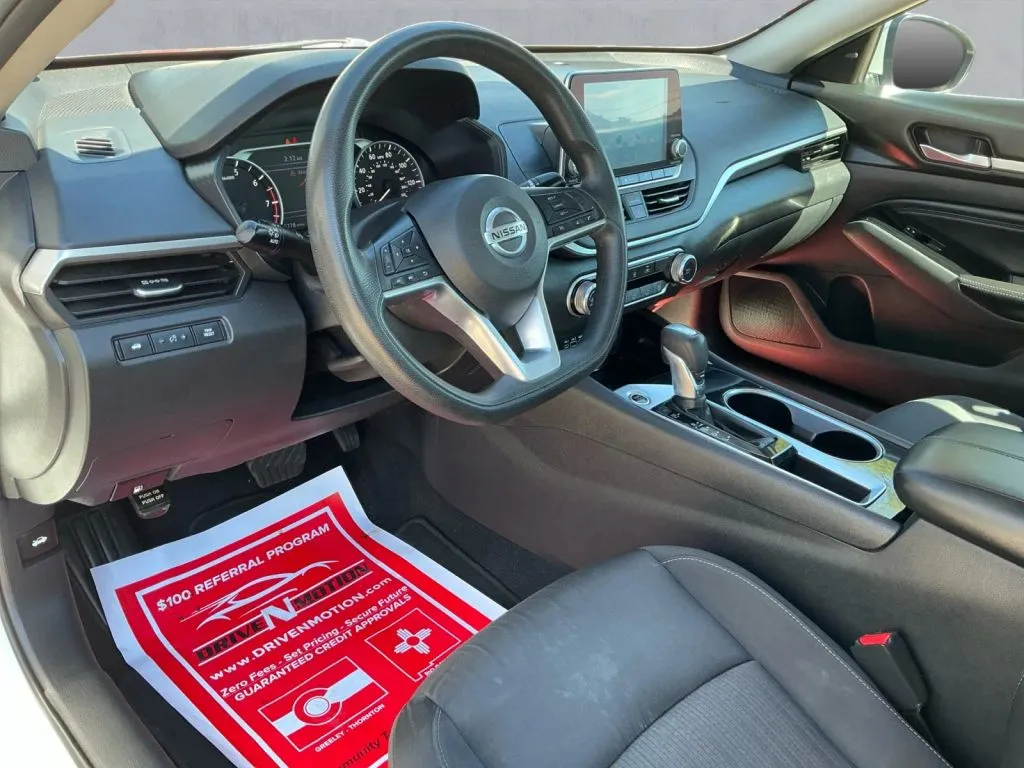 Nissan Altima photo 12