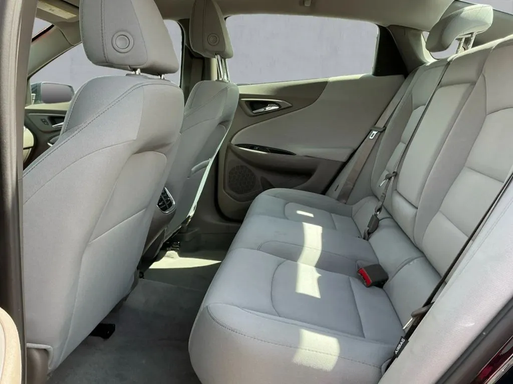 Chevrolet Malibu photo 14