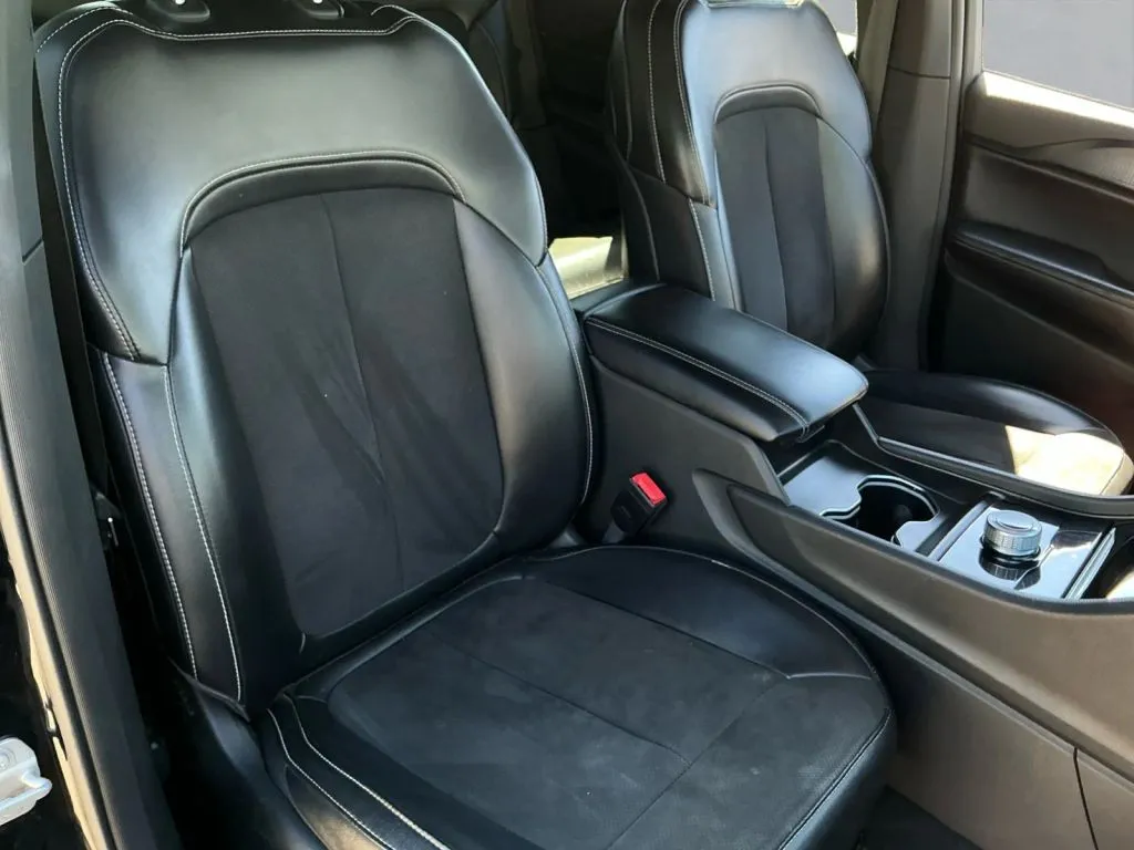 Jeep Grand Cherokee photo 22