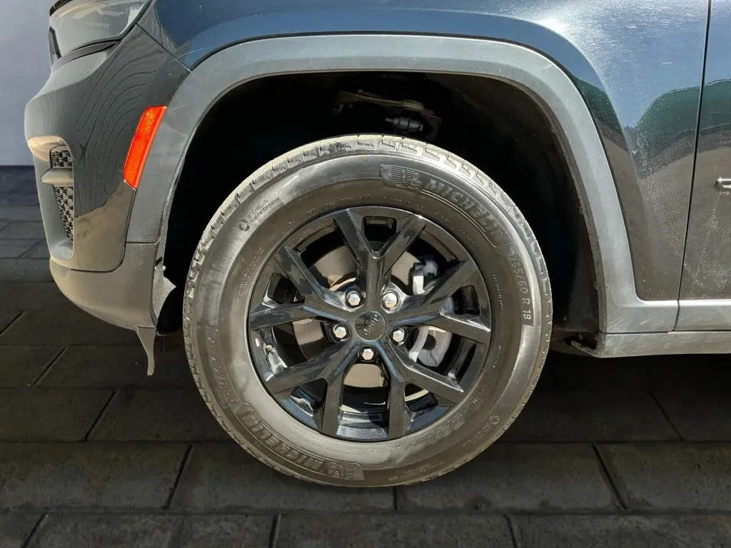 Jeep Grand Cherokee photo 24