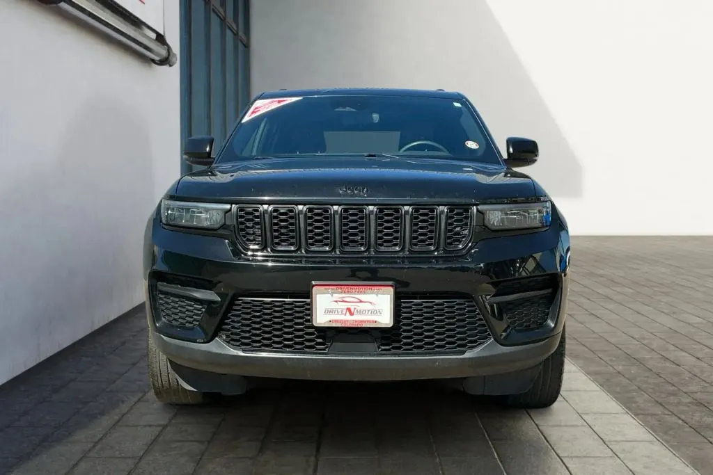 Jeep Grand Cherokee photo 9