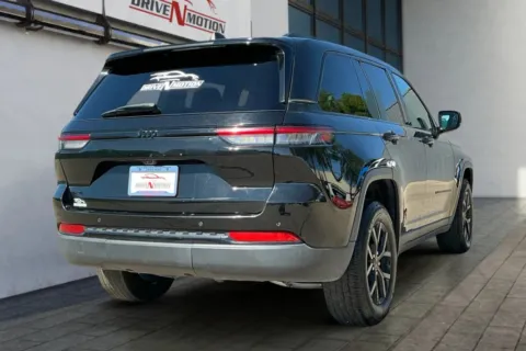 More photos of 2024 Jeep Grand Cherokee Altitude Sport Utility 4D at Drive N-Motion Greeley, CO