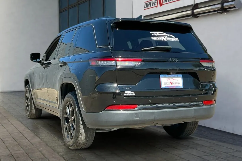 Jeep Grand Cherokee photo 6