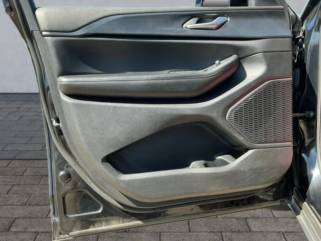 Jeep Grand Cherokee photo 11