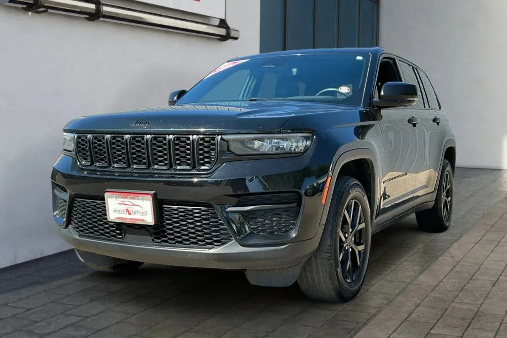 Jeep Grand Cherokee photo 8