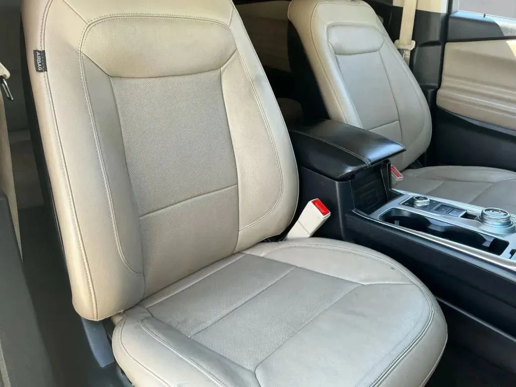 Ford Explorer photo 23