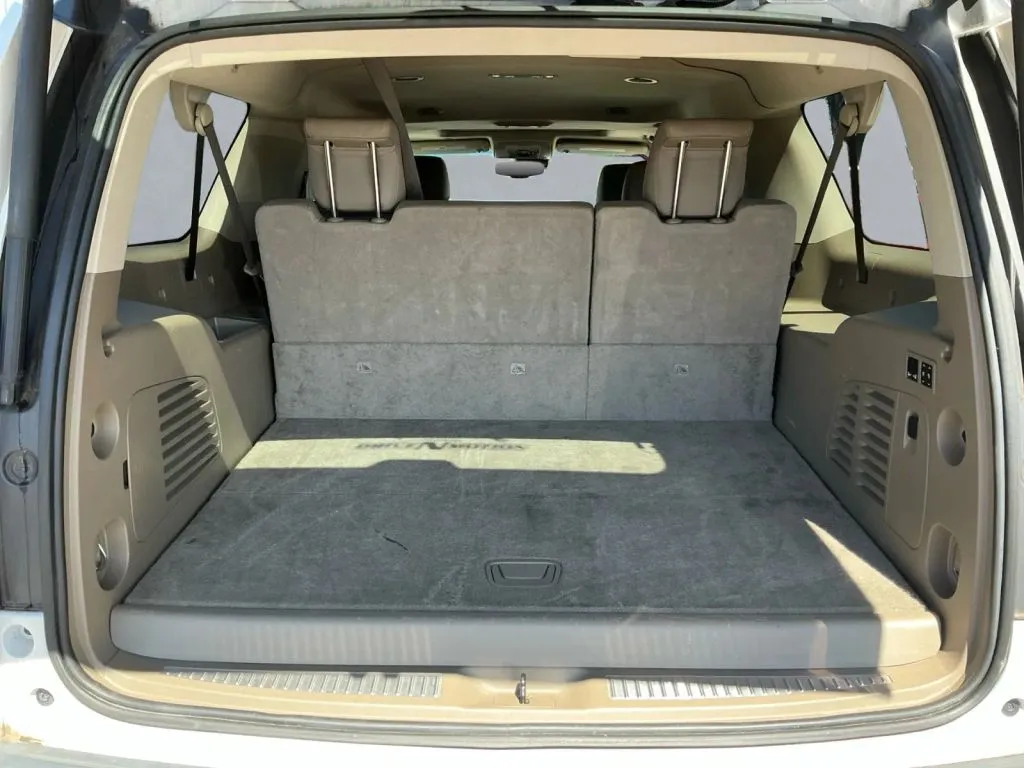 Chevrolet Suburban photo 19