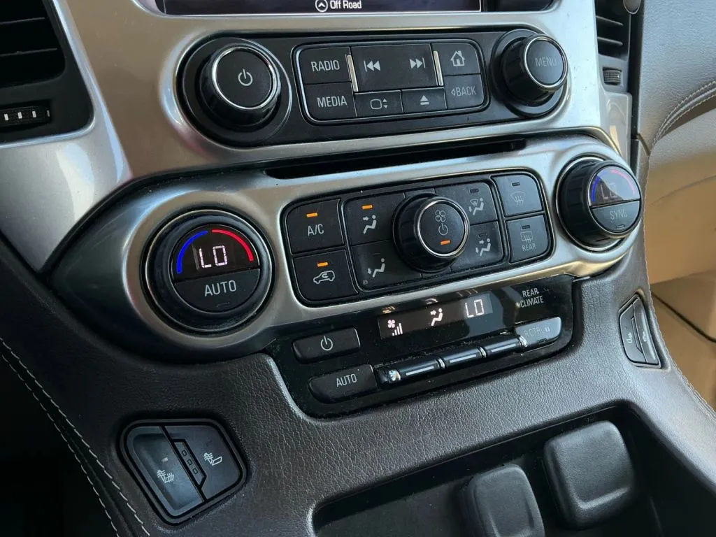 Chevrolet Suburban photo 33