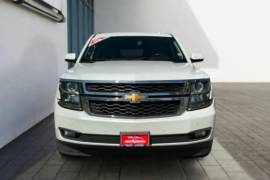 Chevrolet Suburban photo 8