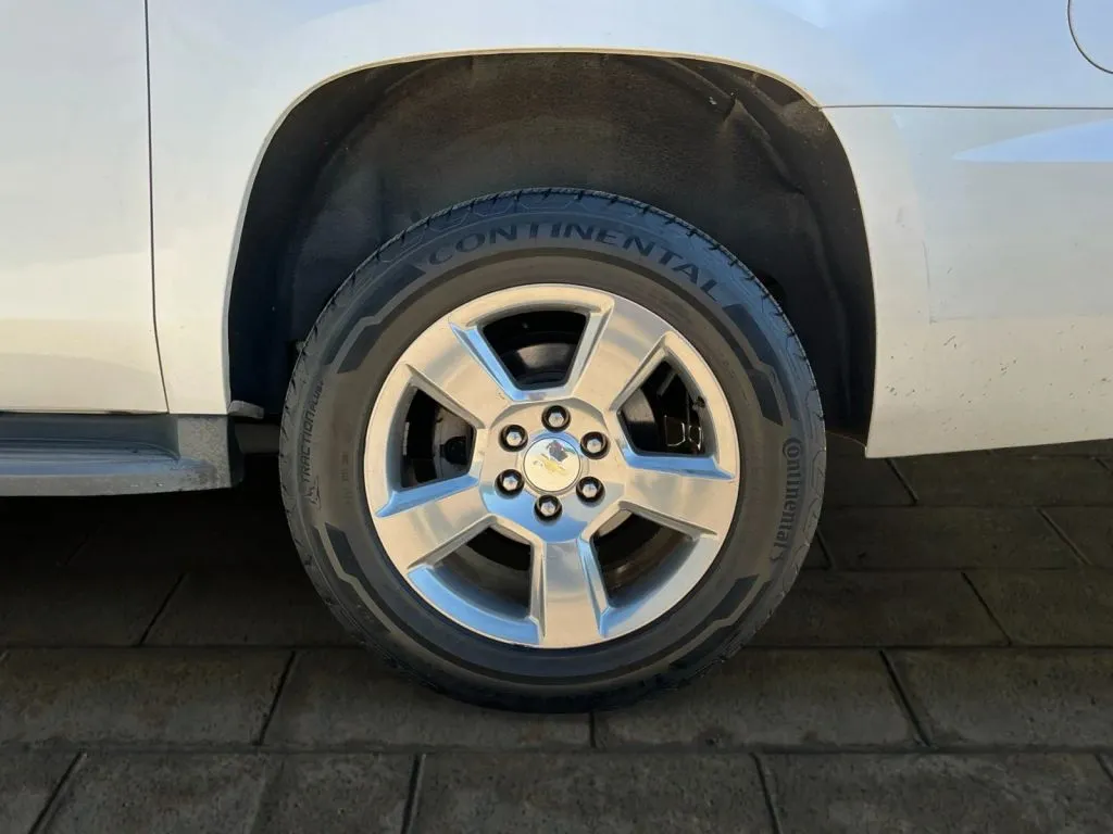 Chevrolet Suburban photo 18