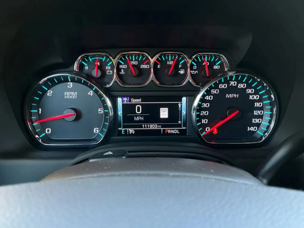 Chevrolet Suburban photo 26