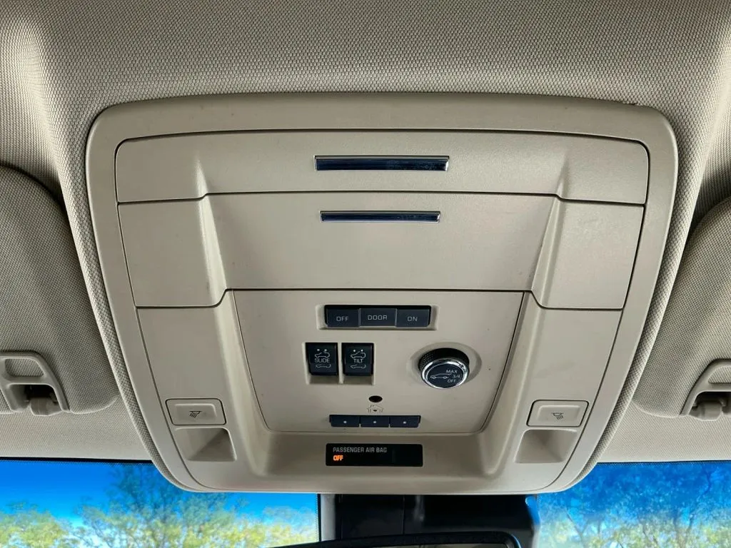 Chevrolet Suburban photo 36