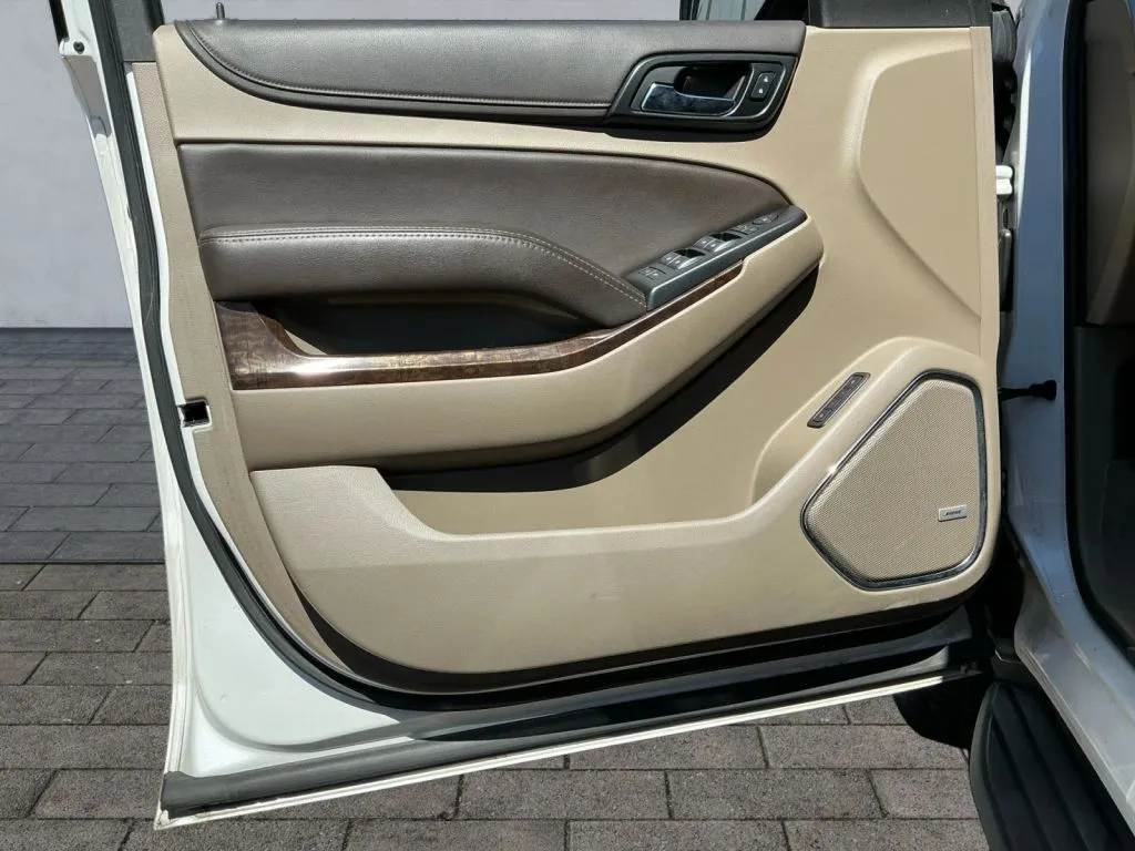 Chevrolet Suburban photo 10