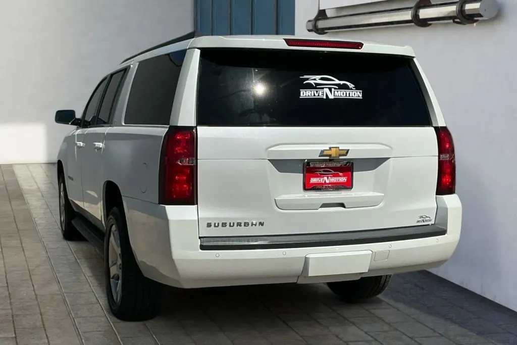 Chevrolet Suburban photo 6
