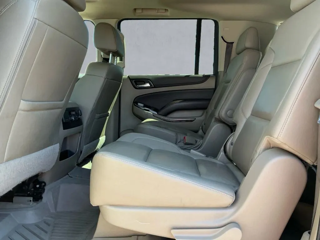 Chevrolet Suburban photo 14