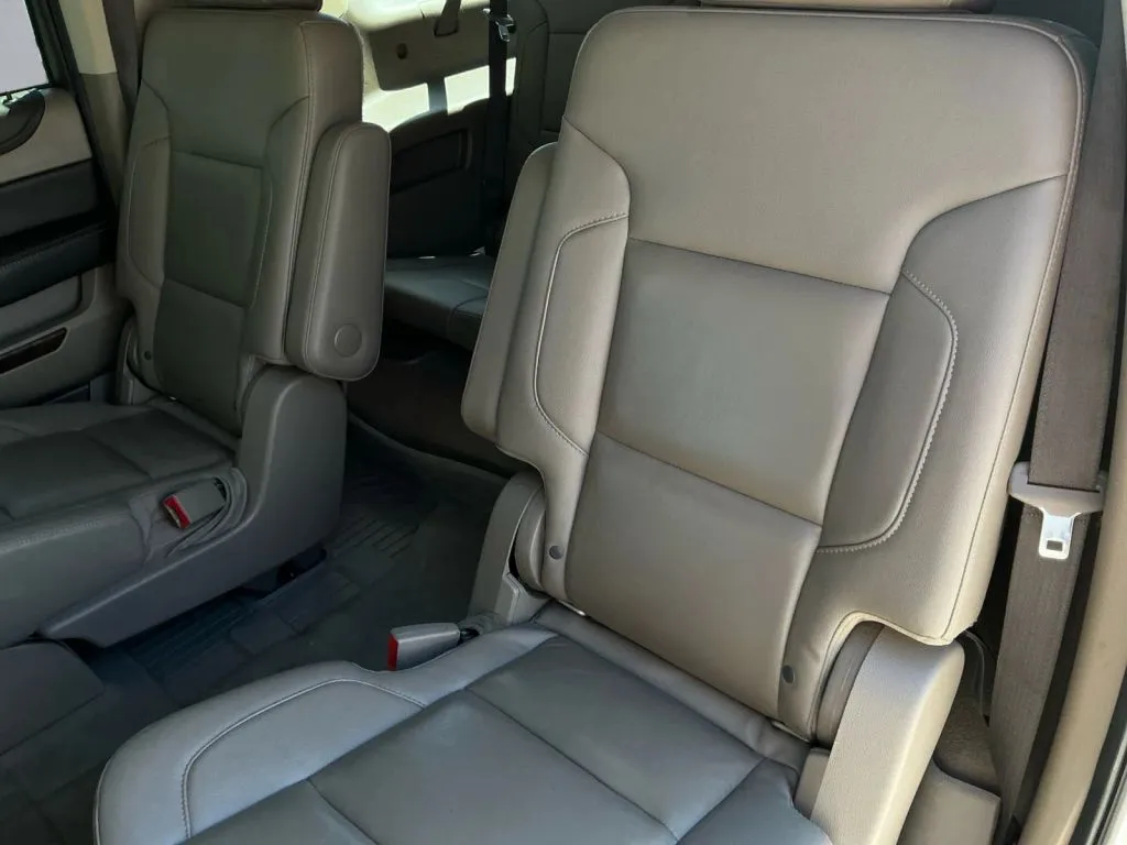 Chevrolet Suburban photo 15
