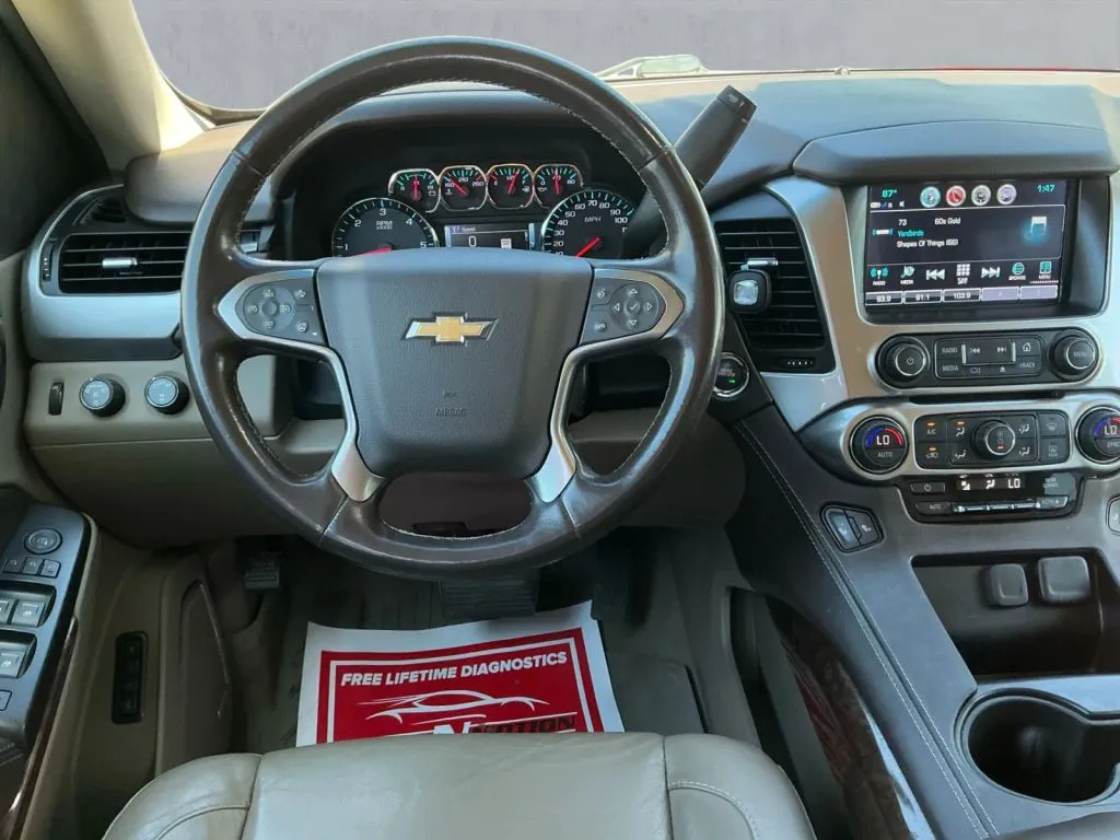 Chevrolet Suburban photo 16