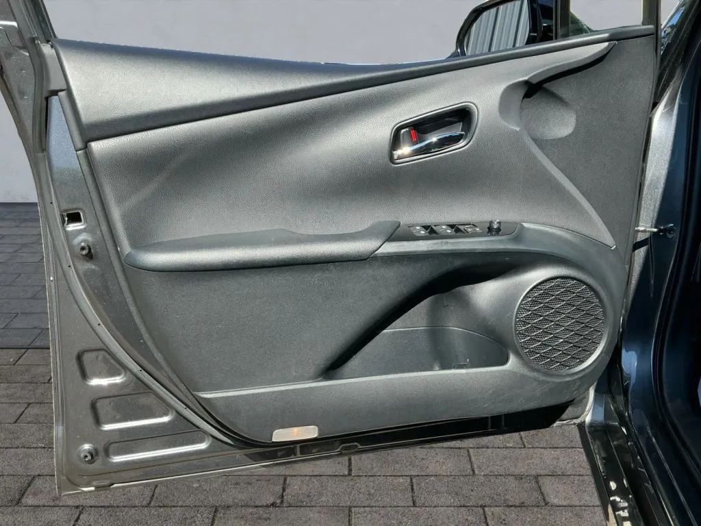 Toyota Prius photo 10