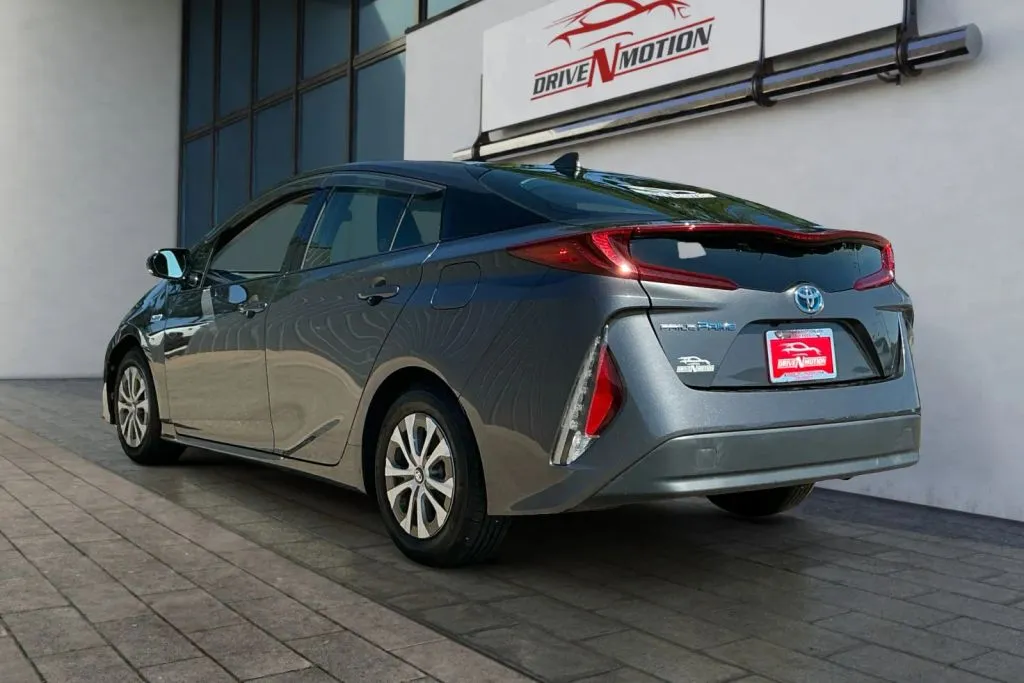 Toyota Prius photo 6
