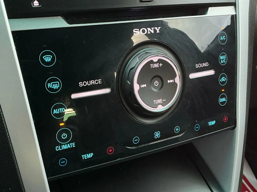 Ford Explorer photo 34