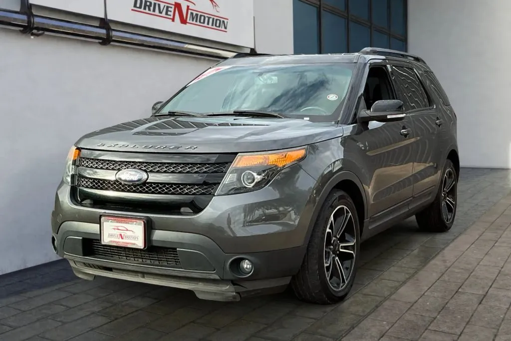 Ford Explorer photo 7
