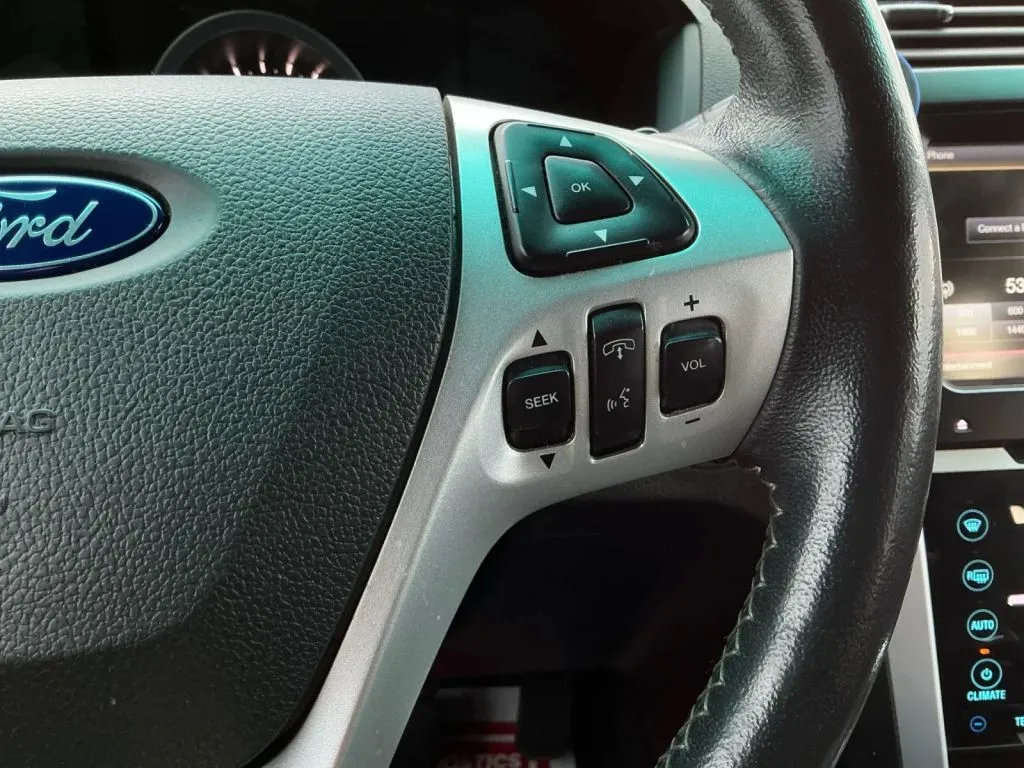 Ford Explorer photo 29