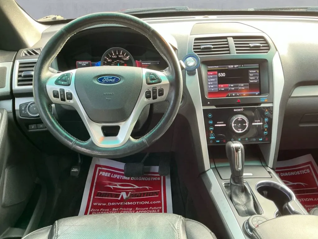 Ford Explorer photo 16