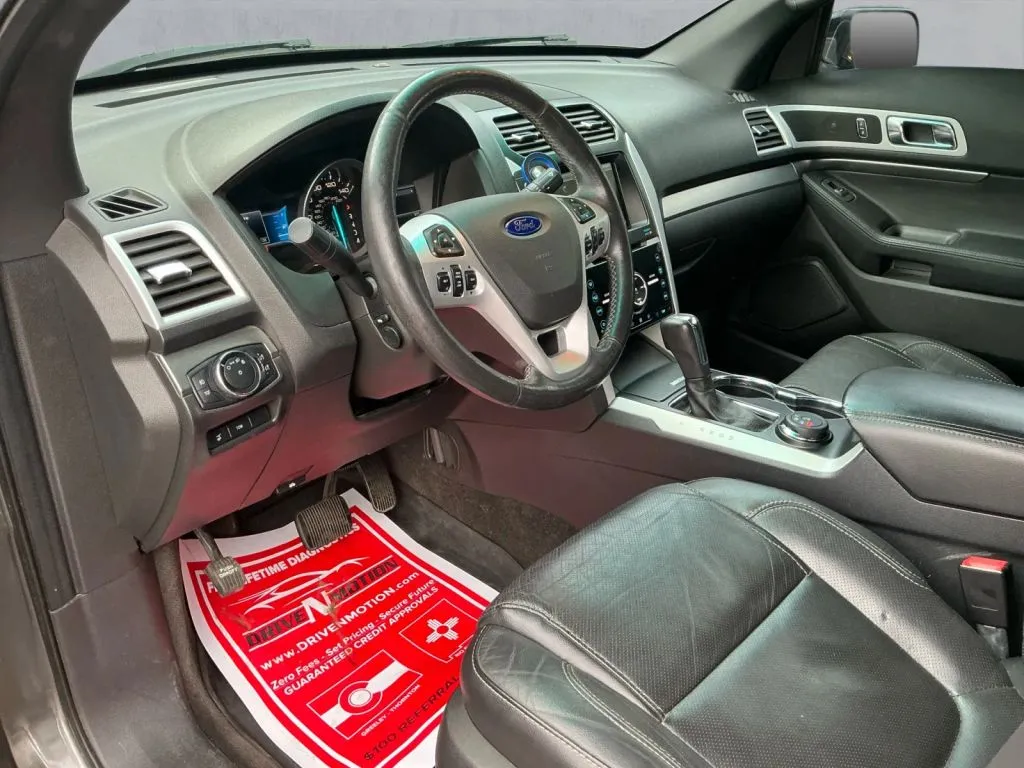Ford Explorer photo 13