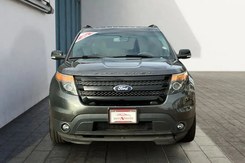 Ford Explorer photo 8