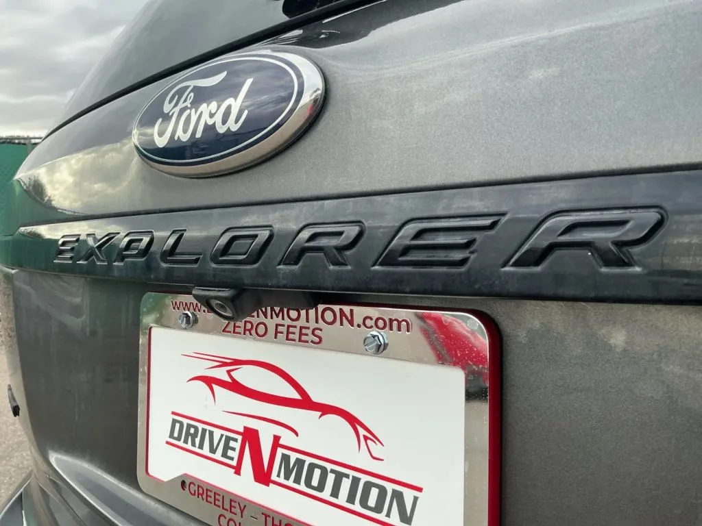 Ford Explorer photo 19