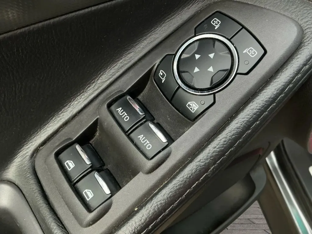 Ford Explorer photo 11