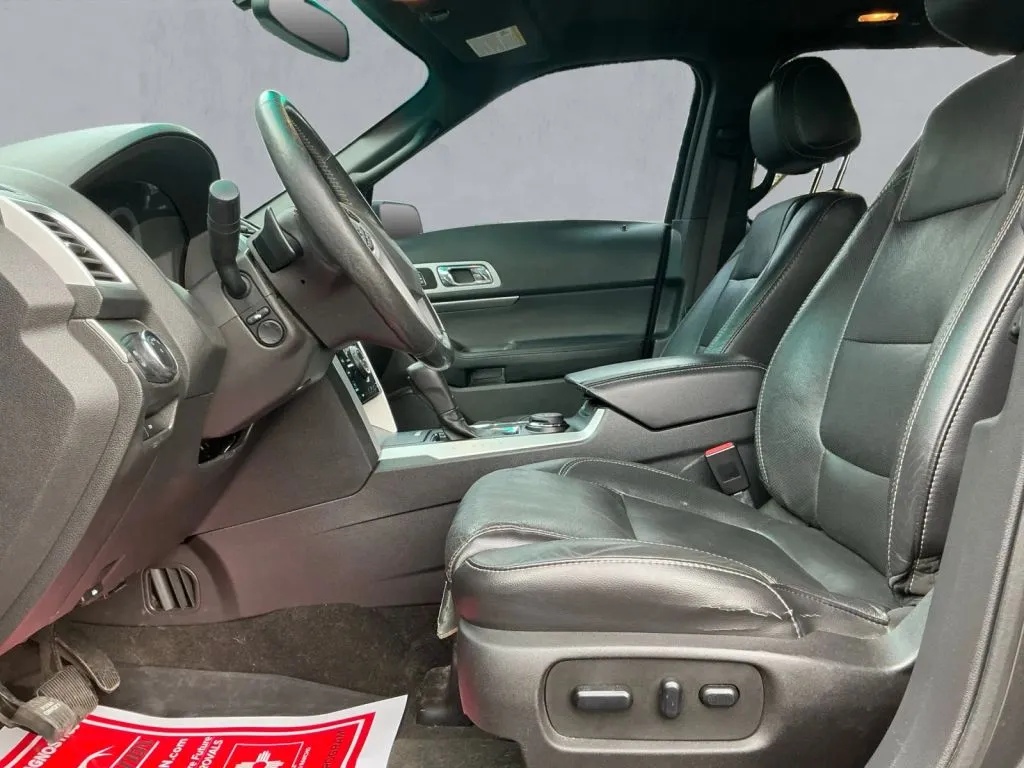 Ford Explorer photo 12