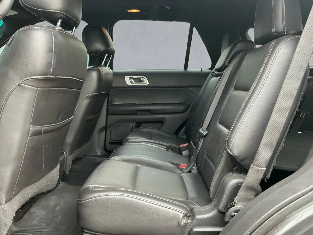 Ford Explorer photo 14